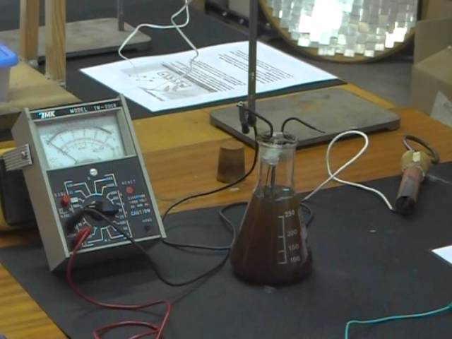 dispositivo donde la energía química se transforma en energía eléctrica